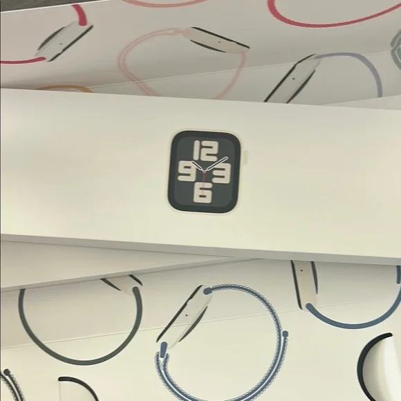 NWT Apple Watch SE (2nd Gen) w/ GPS 40mm - Picture 1 of 15